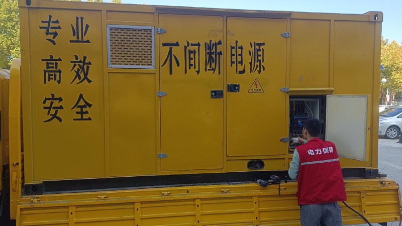 望江柴油发电机组和UPS电源配合使用时，如何避免切换过程中的电力中断？